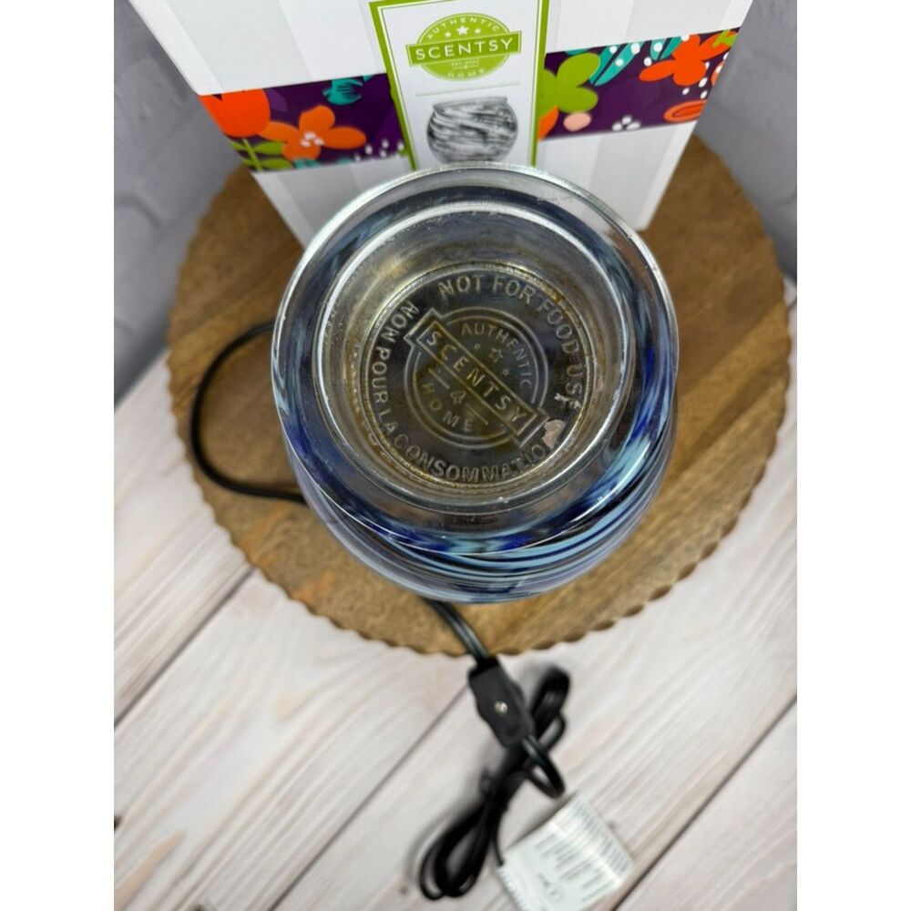 Large Scentsy Blue Twirl Wax Warmer - EUC - Picture 8 of 9